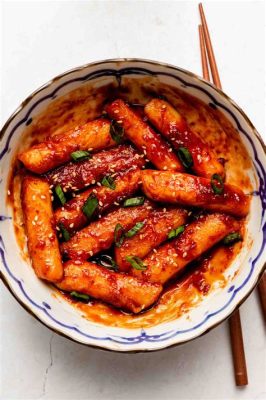  치주시 쌀떡볶이: 매콤한 양념에 깊은 구운 맛이 어우러진, 한 입 베어 물면 아삭함과 부드러움이 공존하는 특별한 떡볶이!